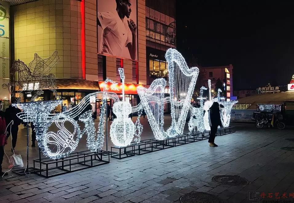 保定平安夜裕华路每年有什么活动